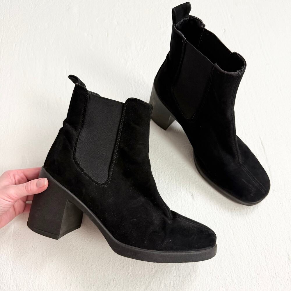 Urban Outfitters Black Suede Block Heel Chelsea Boots, Size 7